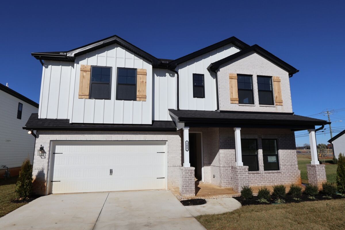 2560 Peaceful Valley Dr, Columbia, TN 38401