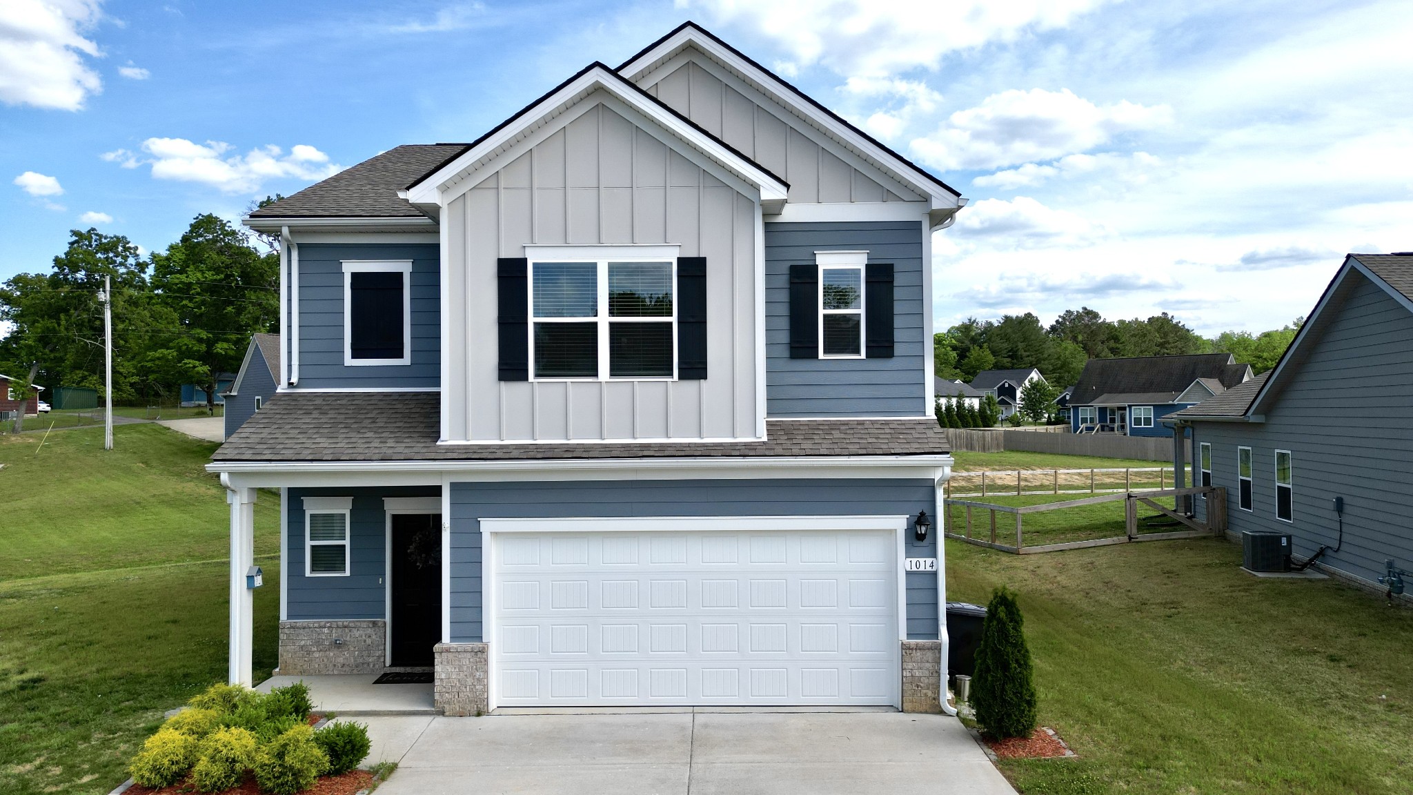 1014 Village Ct, Burns, TN 37029