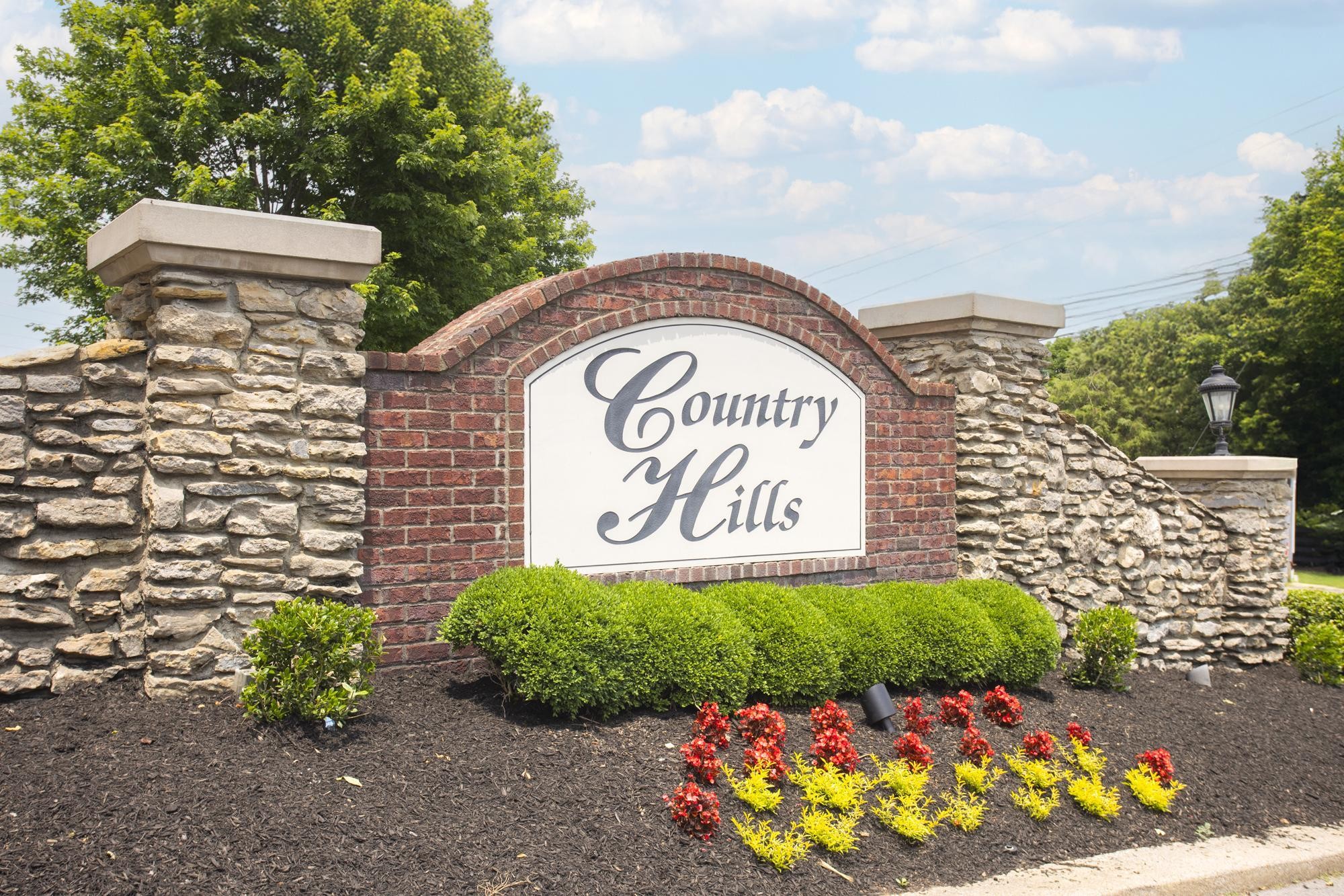 111 Country Hills Dr, Hendersonville, TN 37075