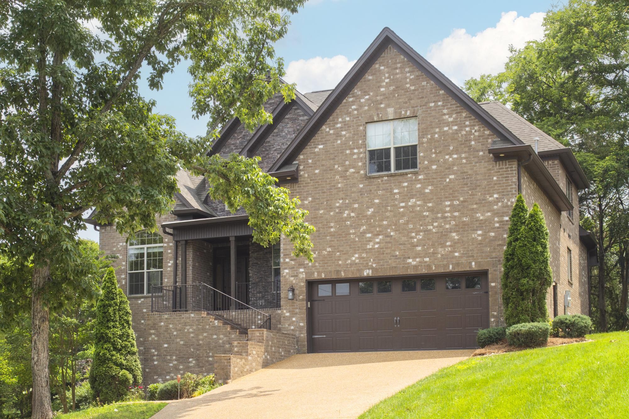 111 Country Hills Dr, Hendersonville, TN 37075