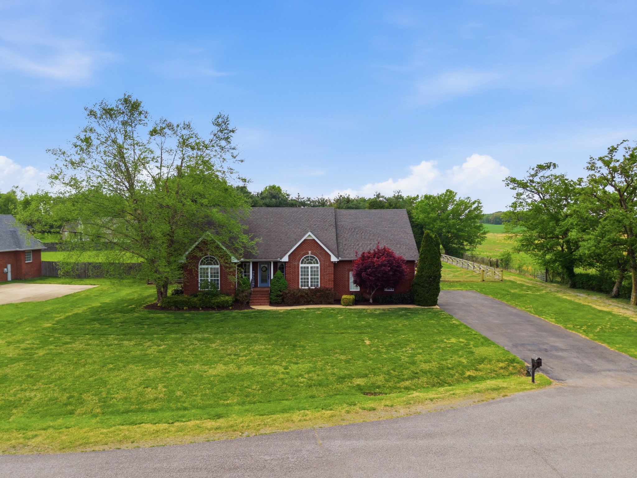 1013 Weiss Rd, Cottontown, TN 37048