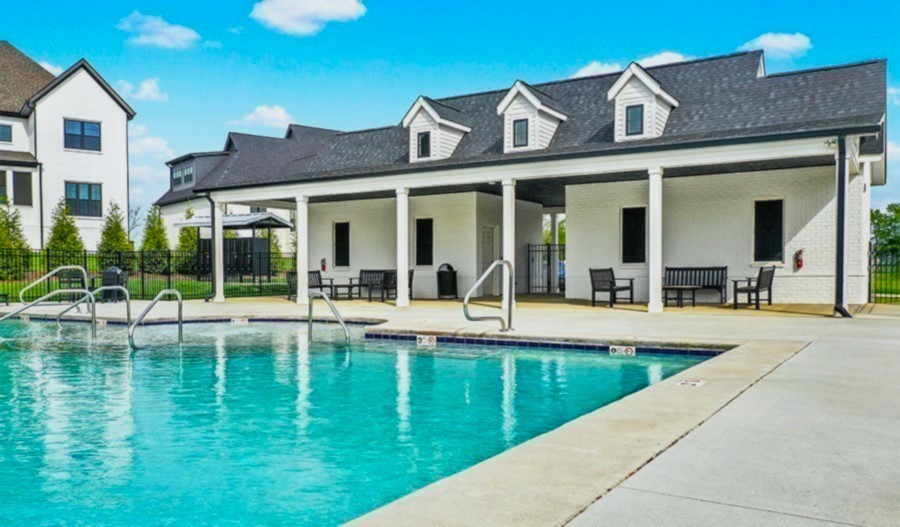 1425 Round Hill Ln, Spring Hill, TN 37174