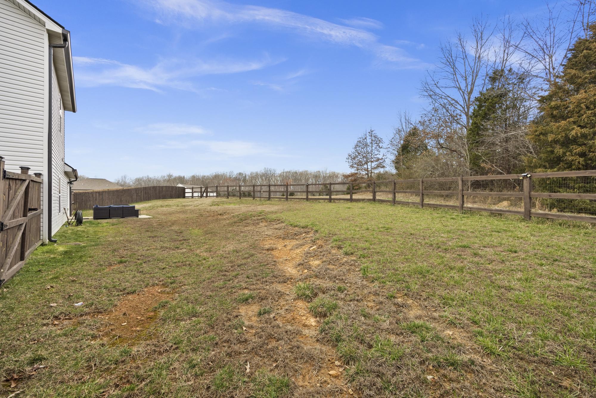 640 Whirlaway Dr, Burns, TN 37029