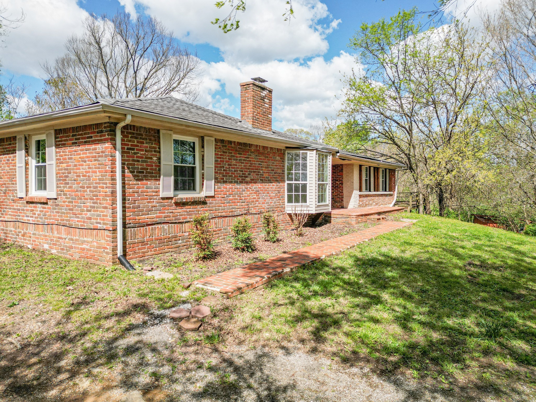 312 Sunnyside Ln, Columbia, TN 38401