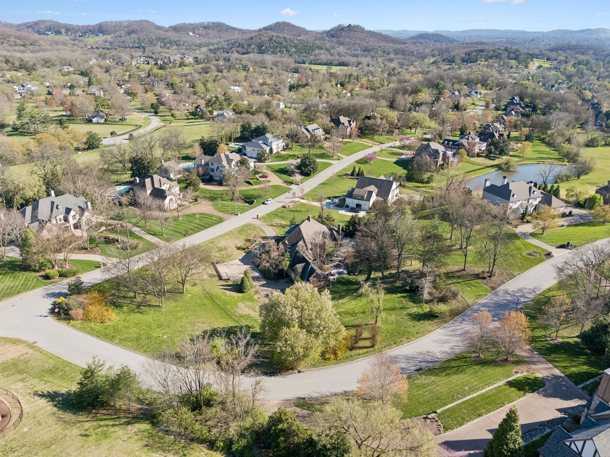 384 Lake Valley Dr, Franklin, TN 37069