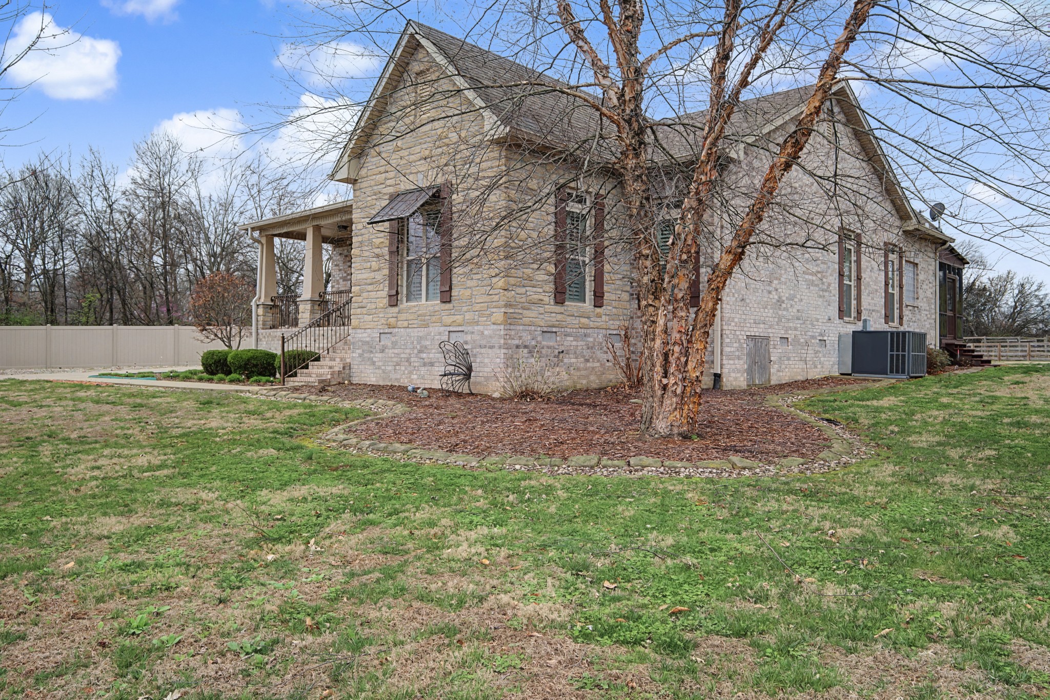 354 Bowling Branch Rd, Cottontown, TN 37048