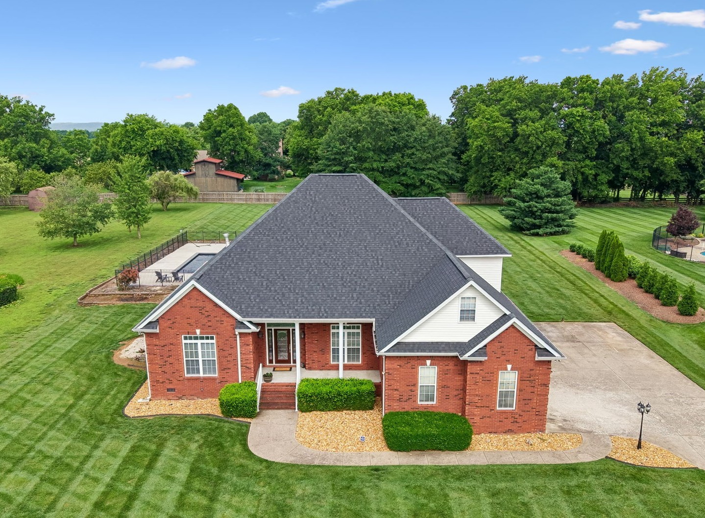 6928 Zion Crossing Ct, Columbia, TN 38401