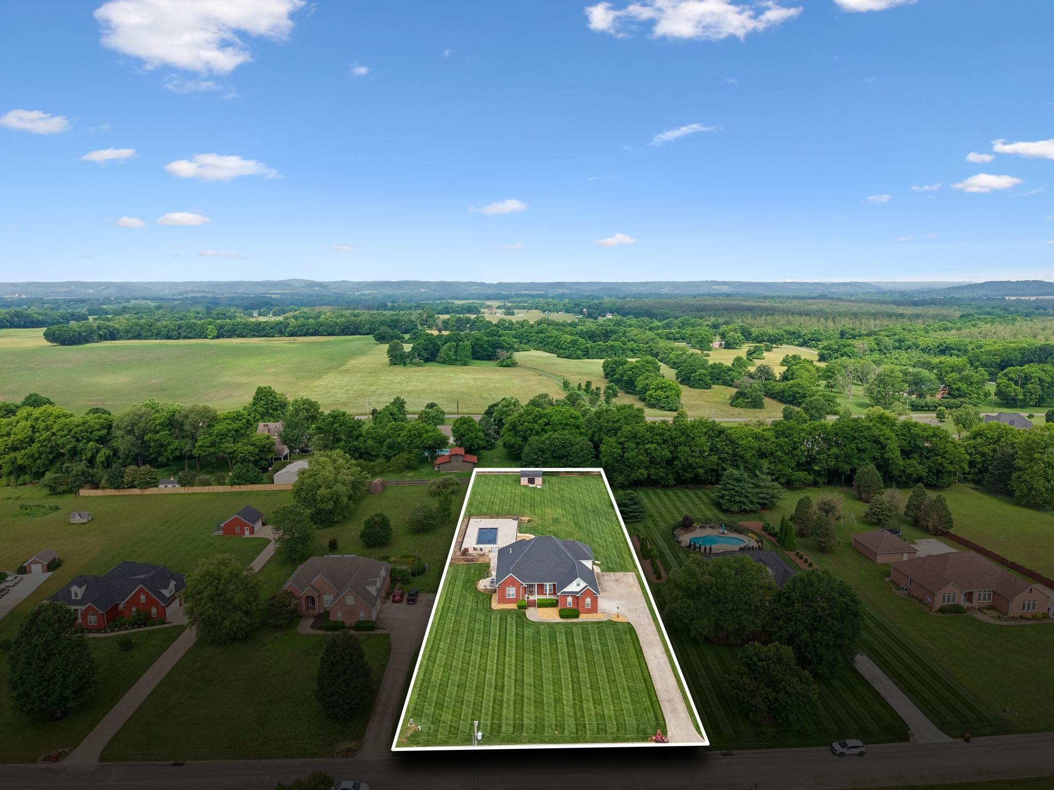 6928 Zion Crossing Ct, Columbia, TN 38401