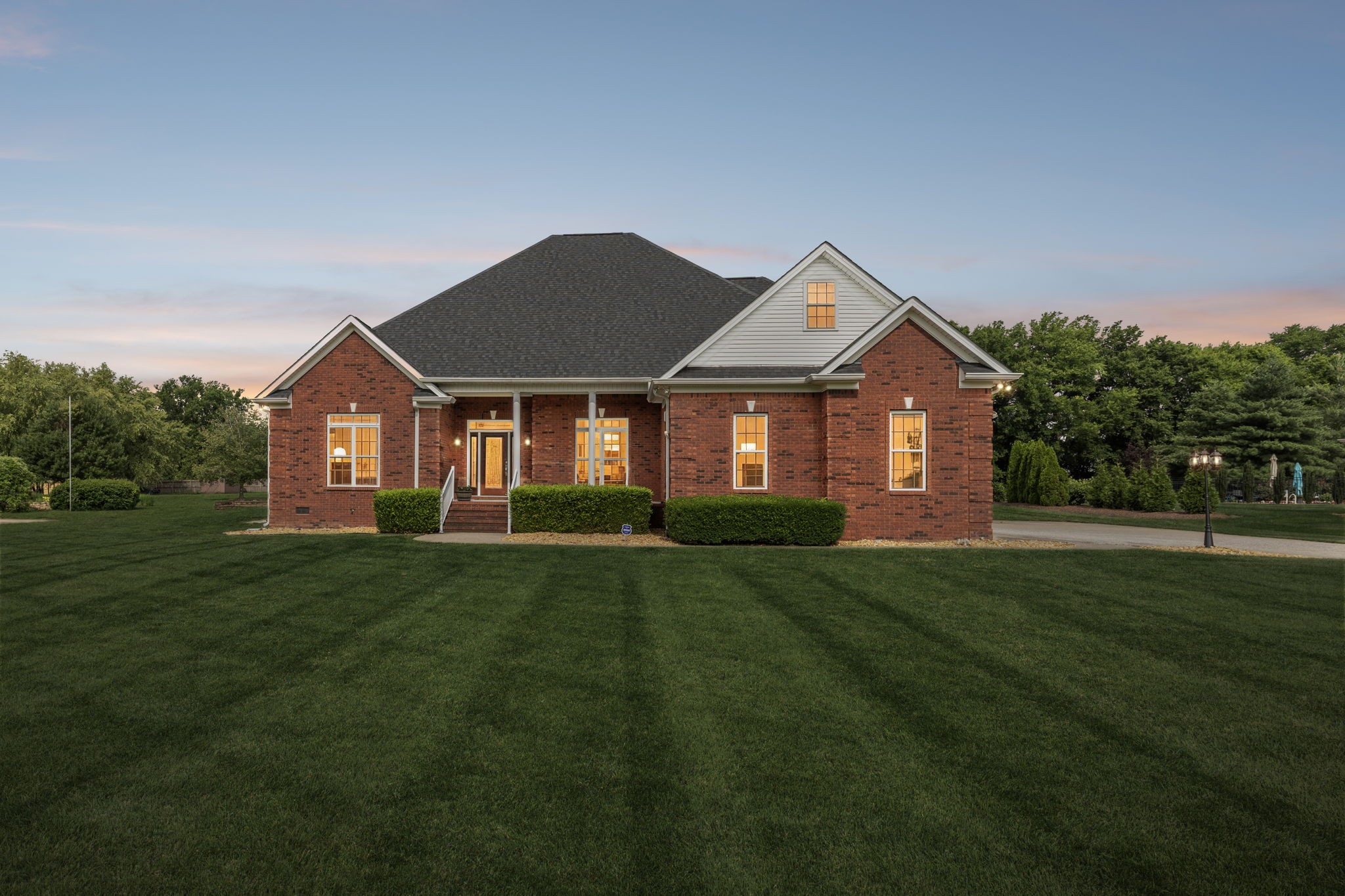 6928 Zion Crossing Ct, Columbia, TN 38401