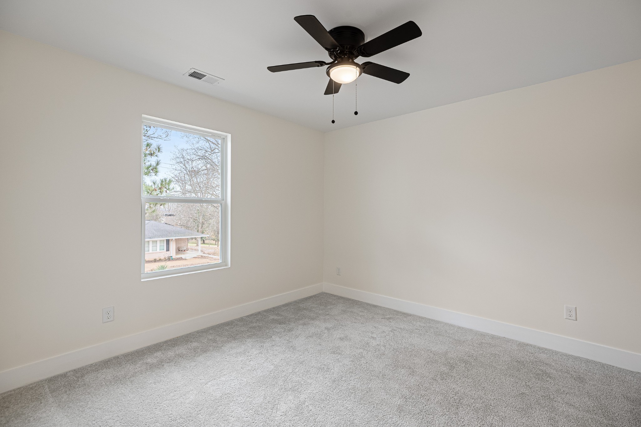 101 Hilltop Dr, Columbia, TN 38401