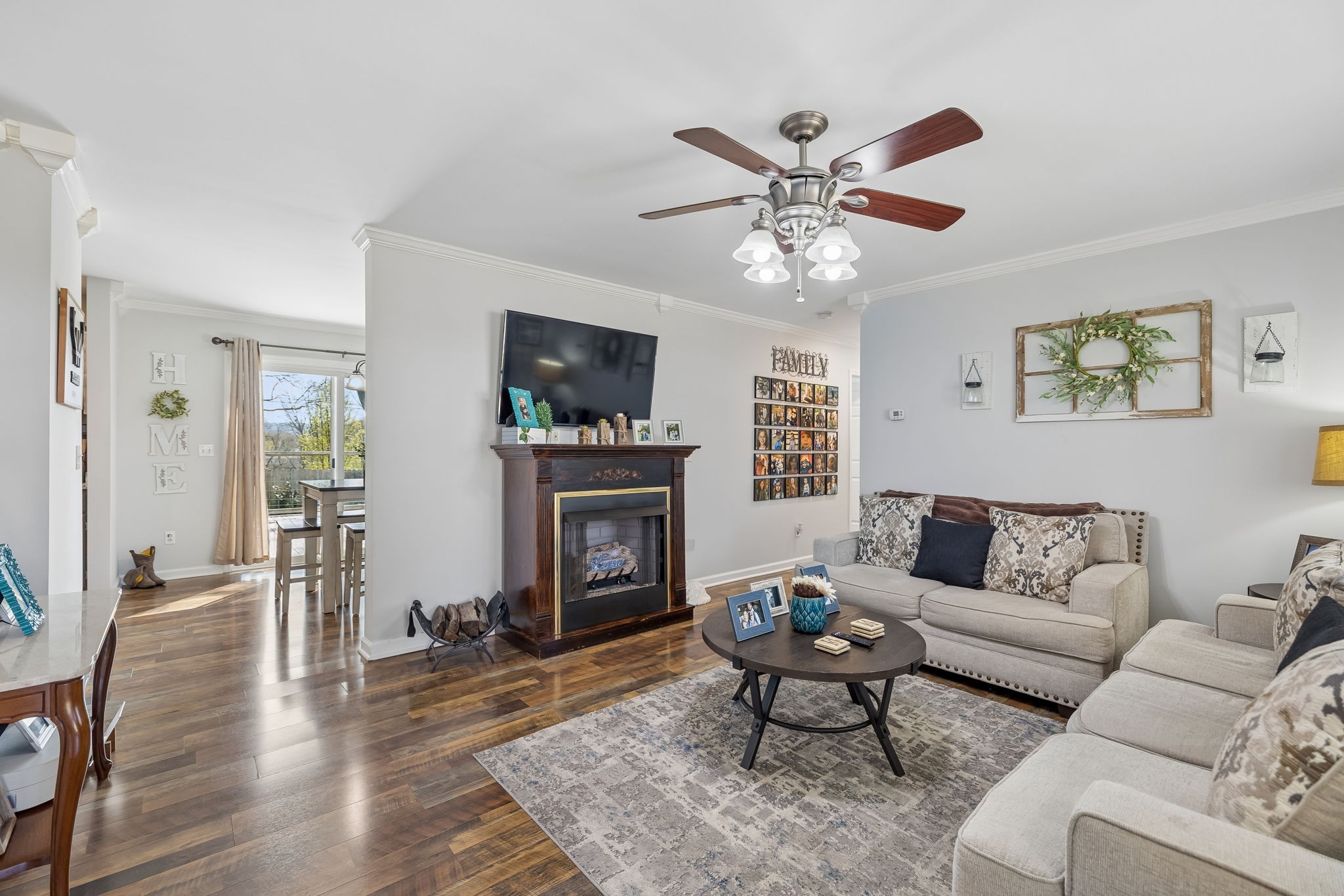 2910 Edge Park Ct, Columbia, TN 38401