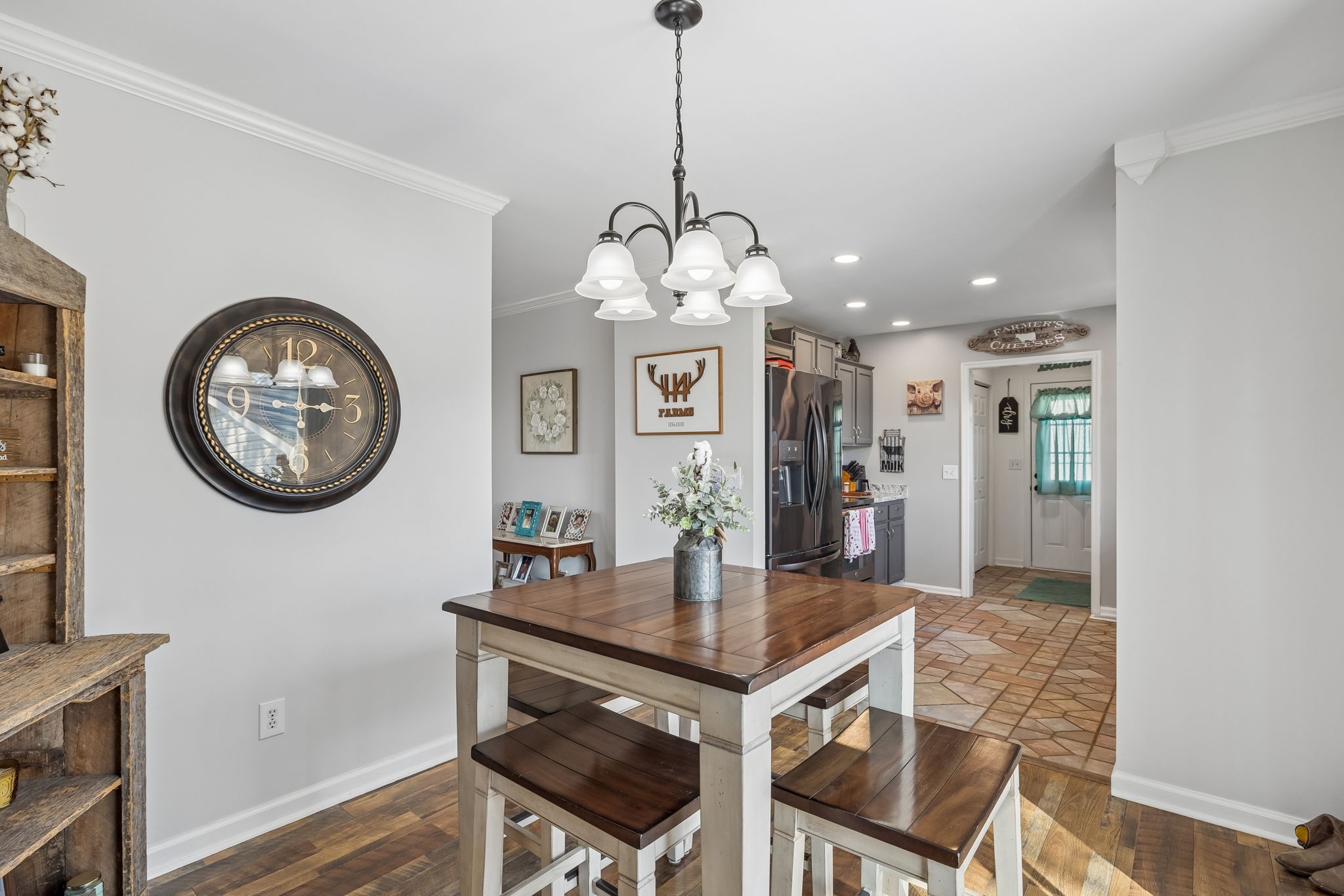 2910 Edge Park Ct, Columbia, TN 38401