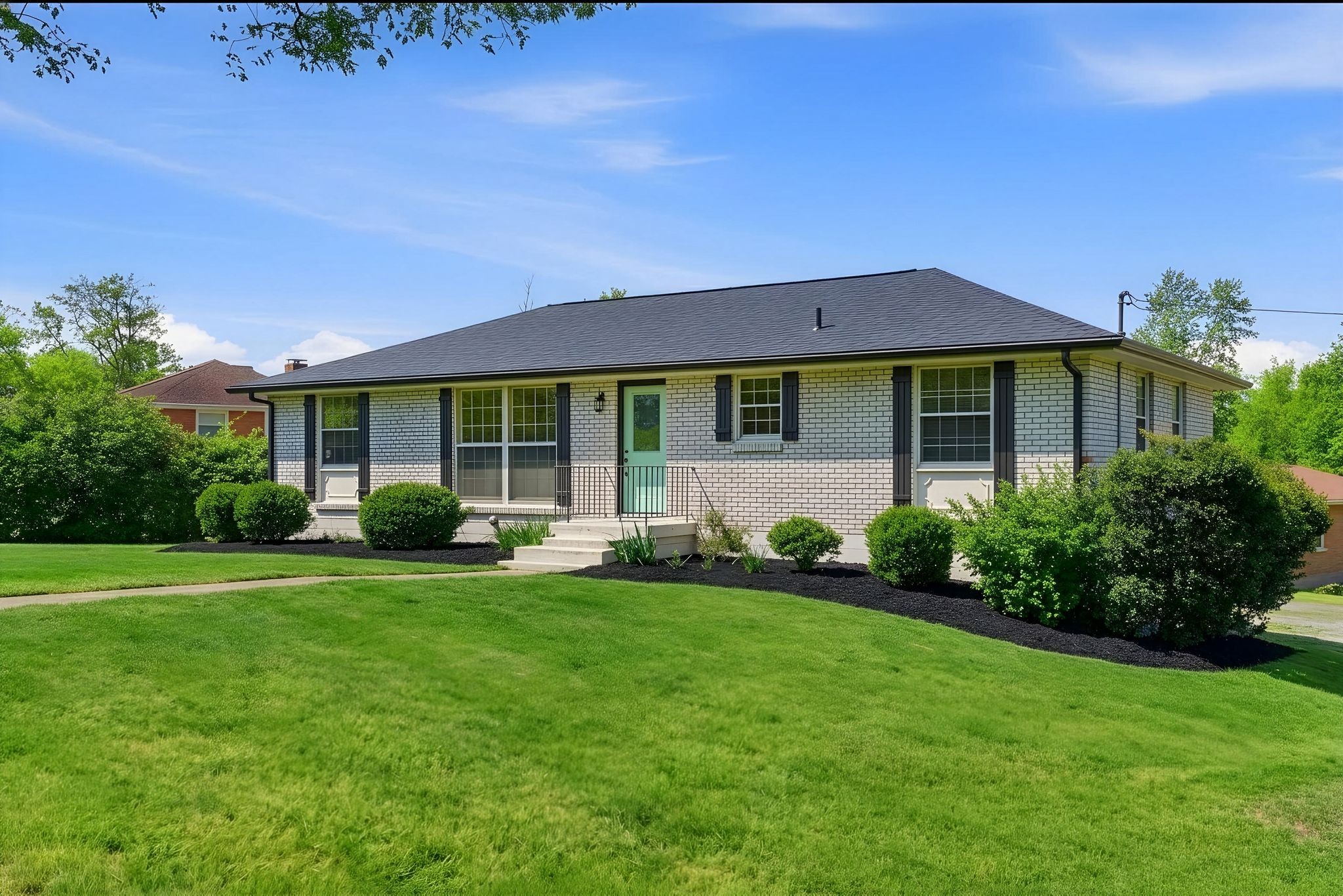 562 Walton Ferry Rd, Hendersonville, TN 37075