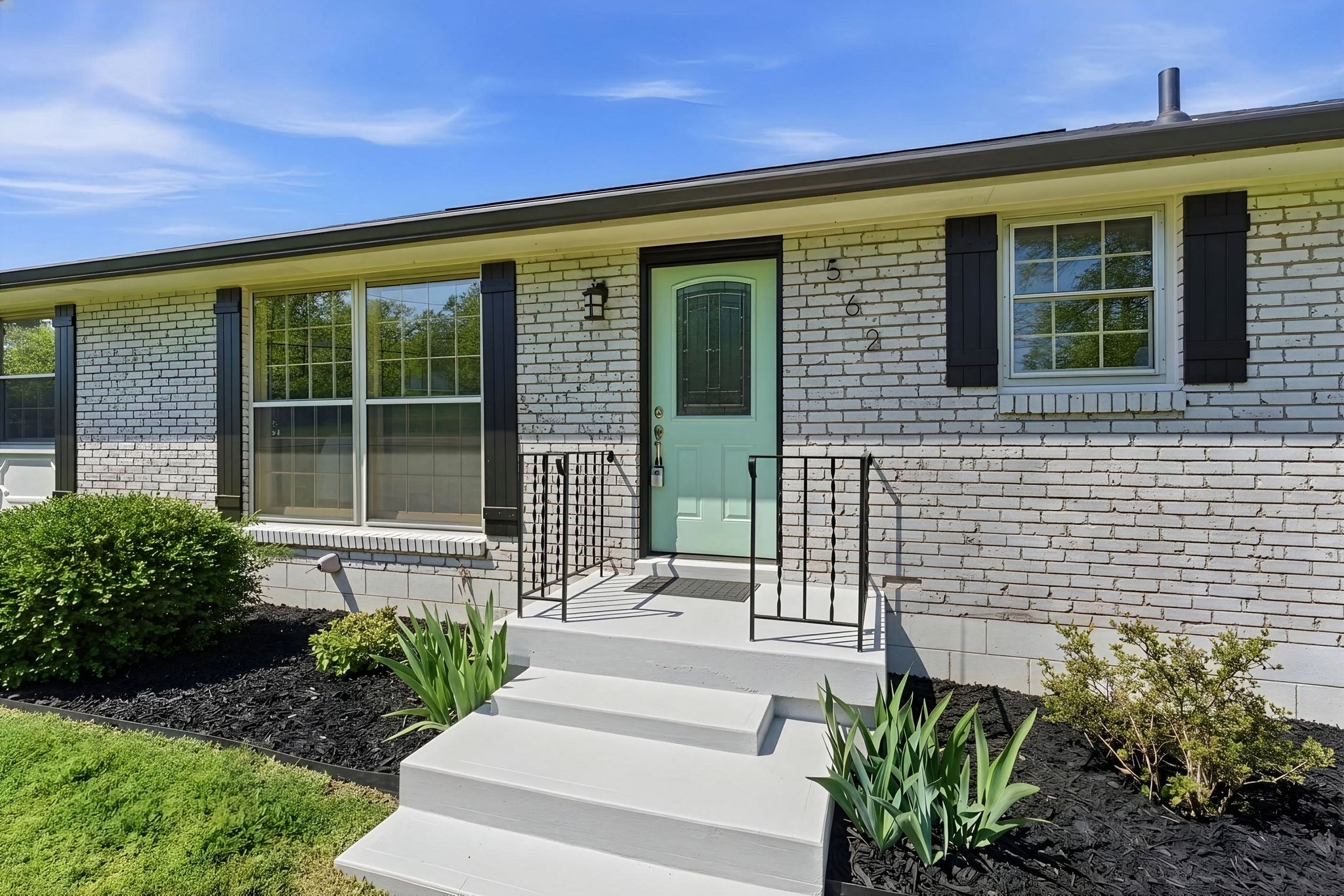 562 Walton Ferry Rd, Hendersonville, TN 37075