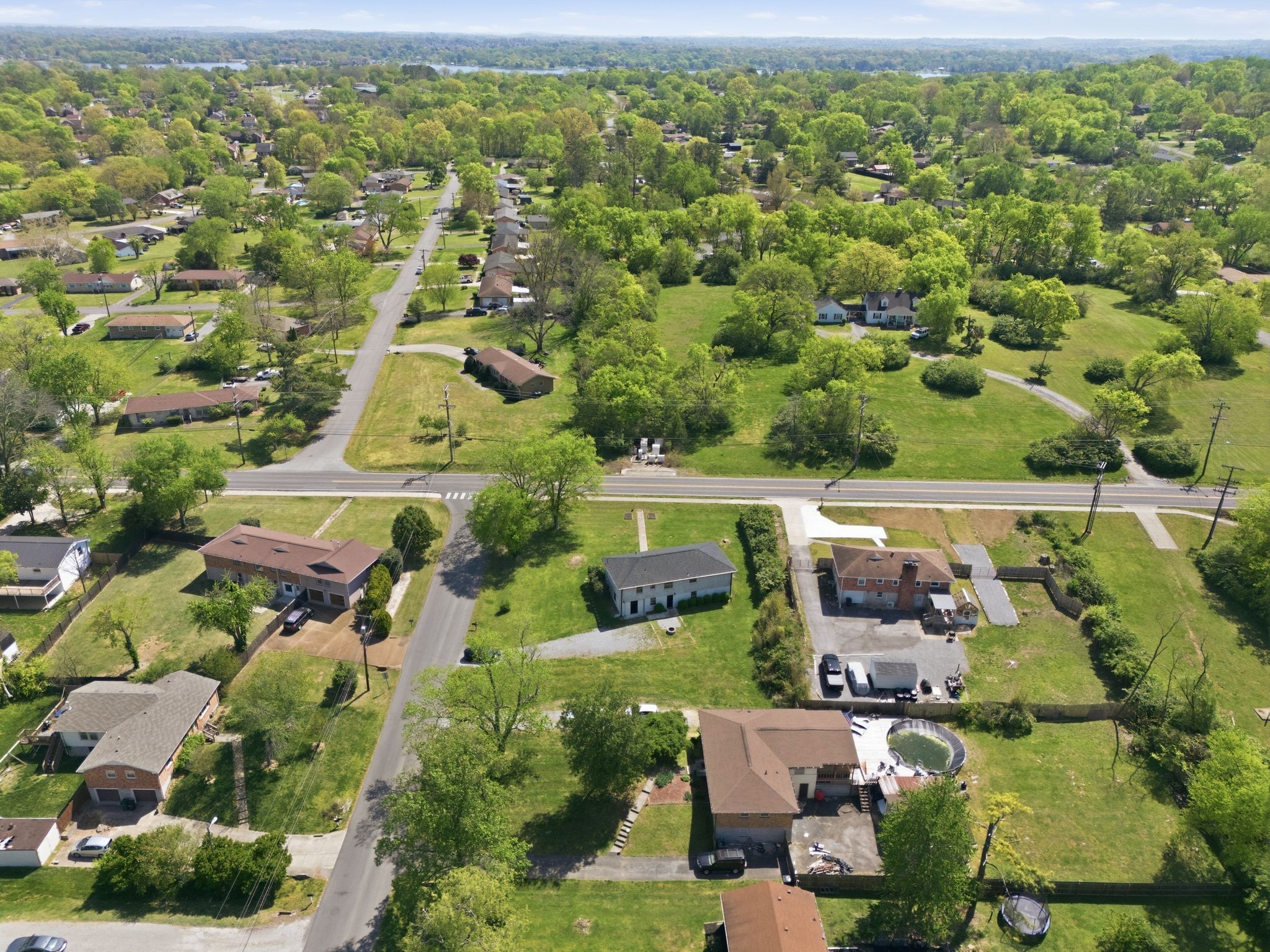 562 Walton Ferry Rd, Hendersonville, TN 37075