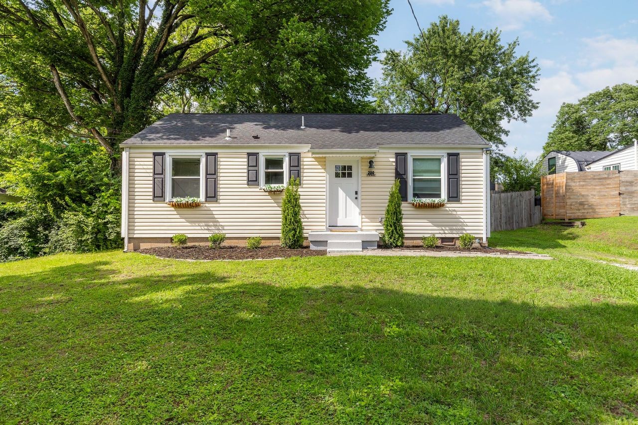 200 Stirton Rd, Nashville, TN 37210