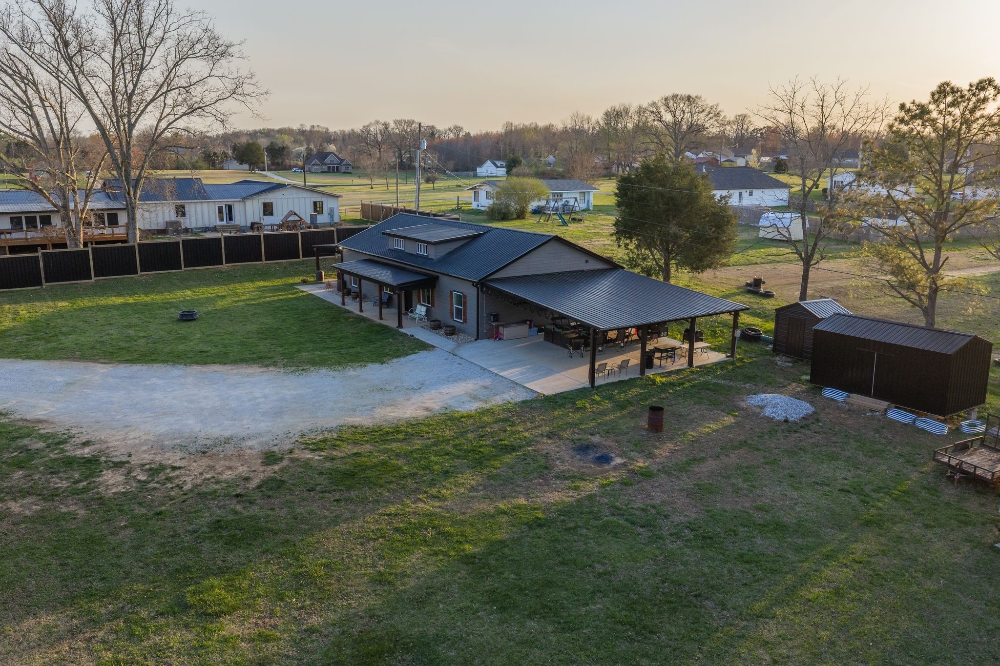 1413 Johnson St, Burns, TN 37029