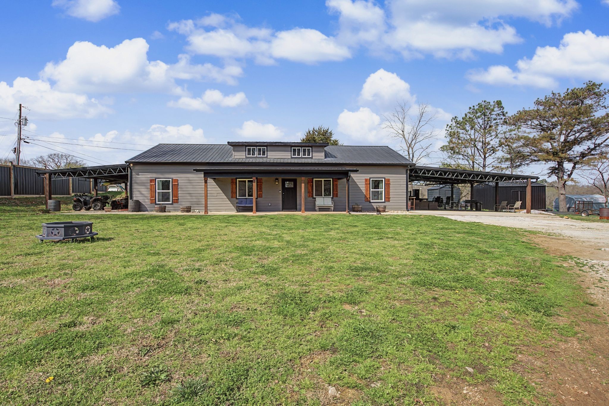 1413 Johnson St, Burns, TN 37029