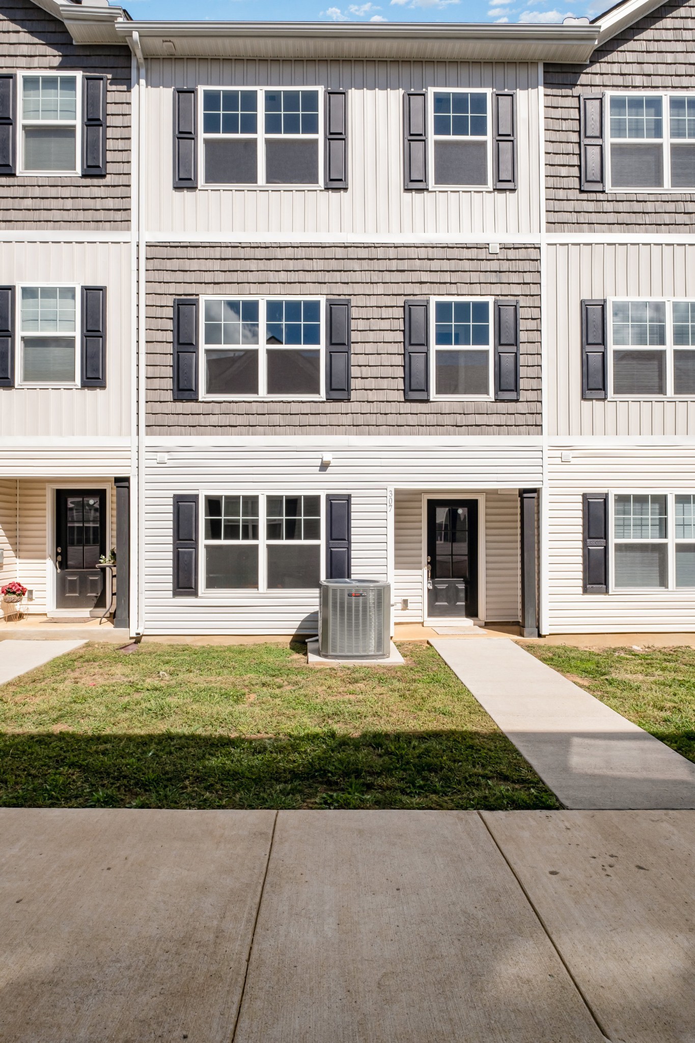 319 Moshe Feder Way, La Vergne, TN 37086