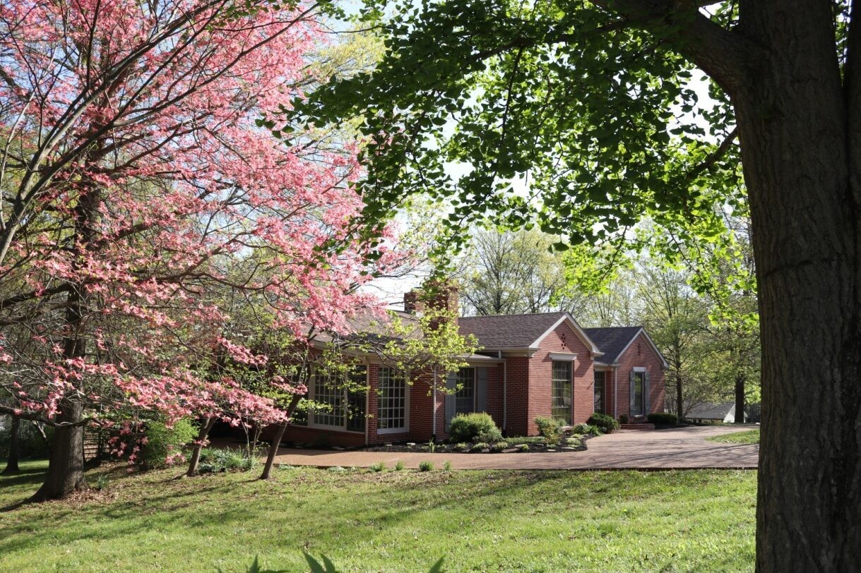 1037 Rolling Fields Cir, Columbia, TN 38401