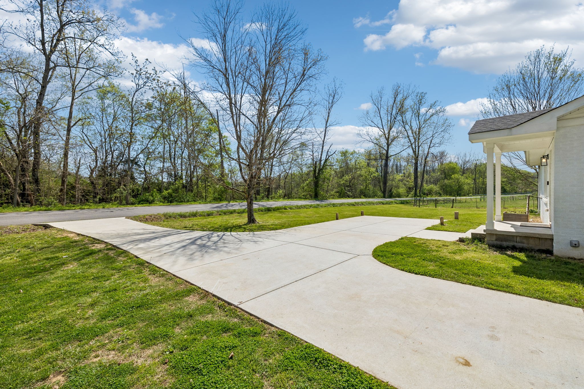 570 Piney Rd W, Dickson, TN 37055