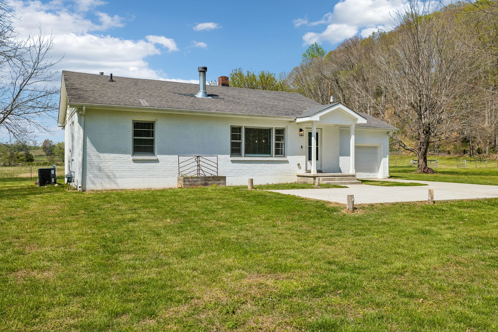 570 Piney Rd W, Dickson, TN 37055
