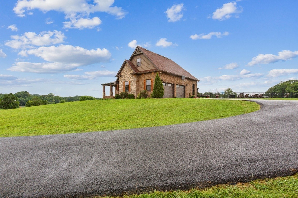 215 George Akins Rd, Westmoreland, TN 37186