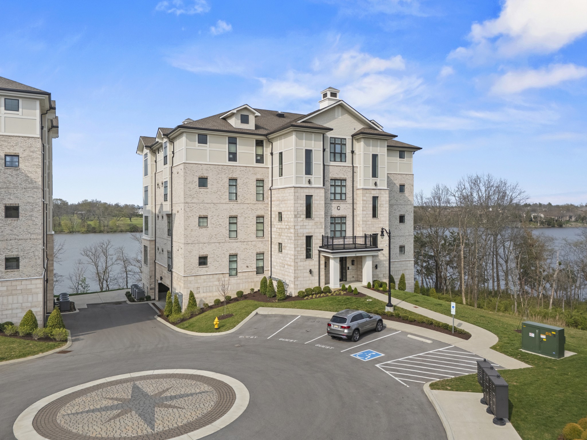 1024 Club View Dr #C302, Gallatin, TN 37066