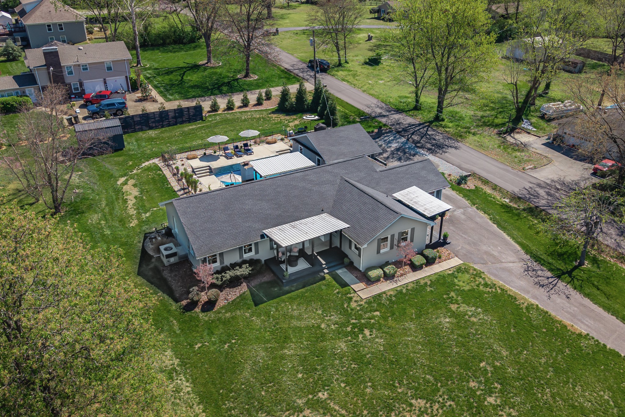 1011 Lakeshore Dr, Gallatin, TN 37066