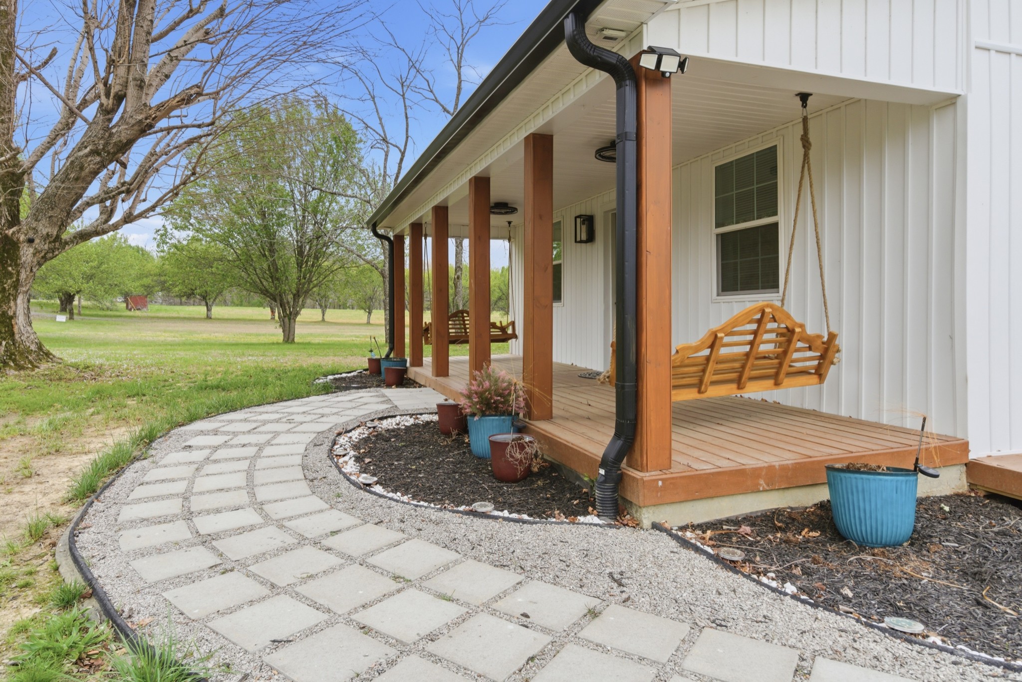 1237 Abiff Rd, Bon Aqua, TN 37025