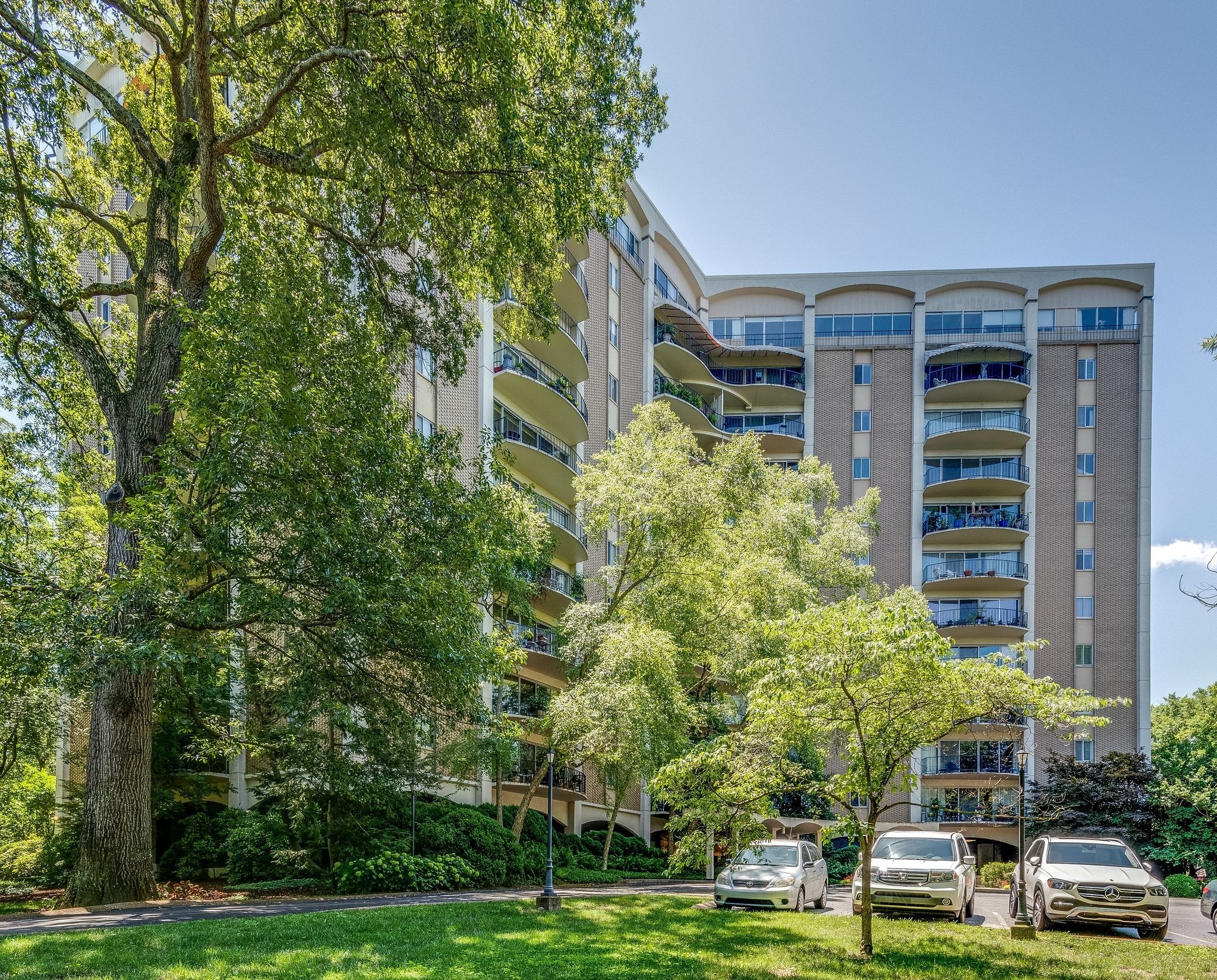 4215 Harding Pike #402, Nashville, TN 37205