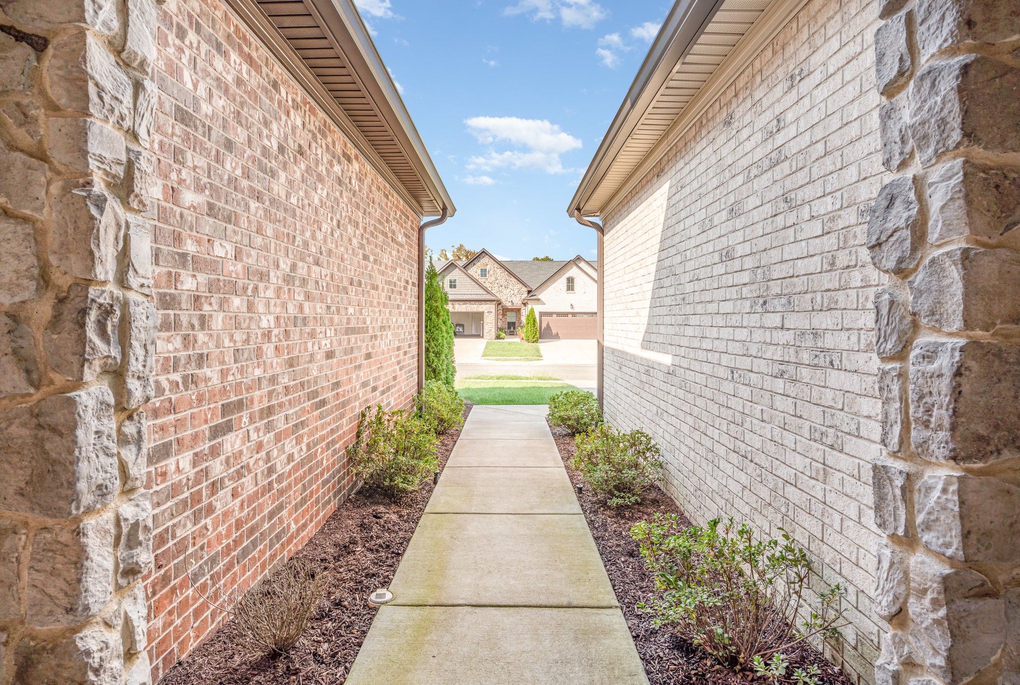 412 W Foxrun, Springfield, TN 37172