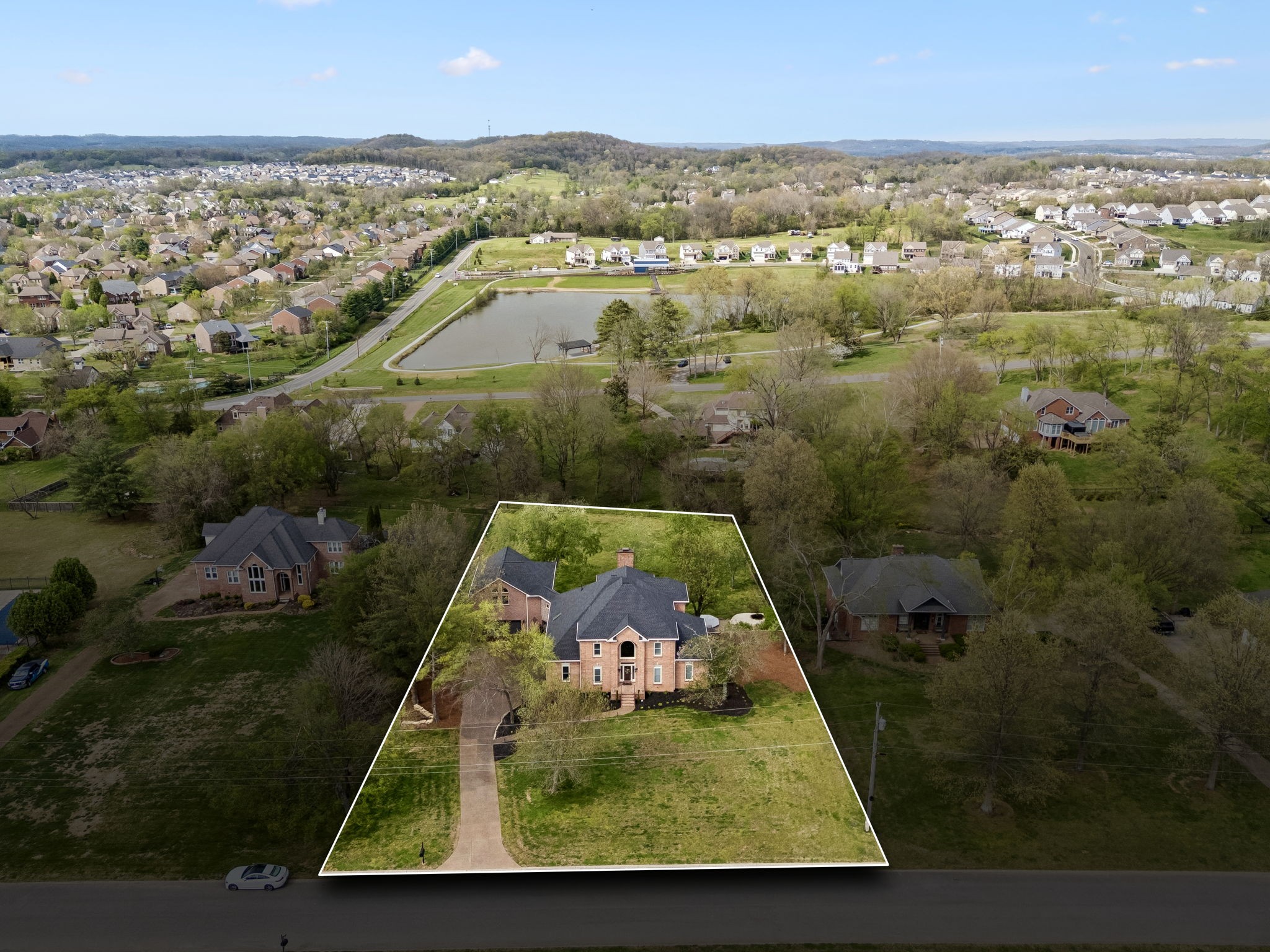 1018 Heritage Woods Dr, Hendersonville, TN 37075