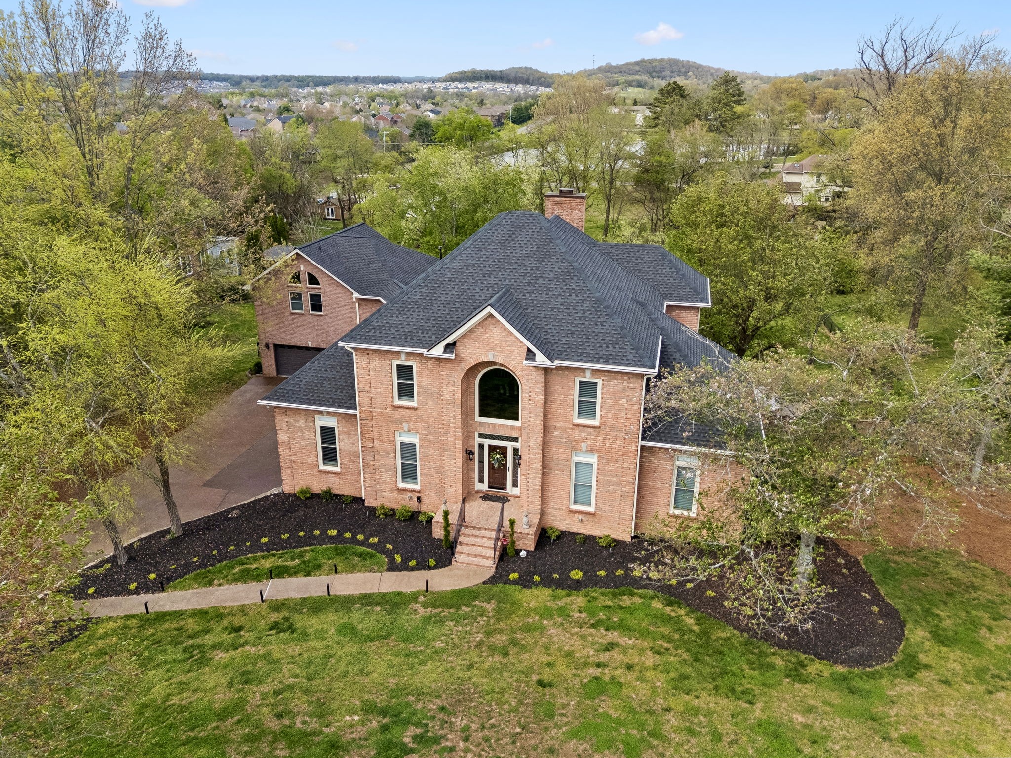 1018 Heritage Woods Dr, Hendersonville, TN 37075