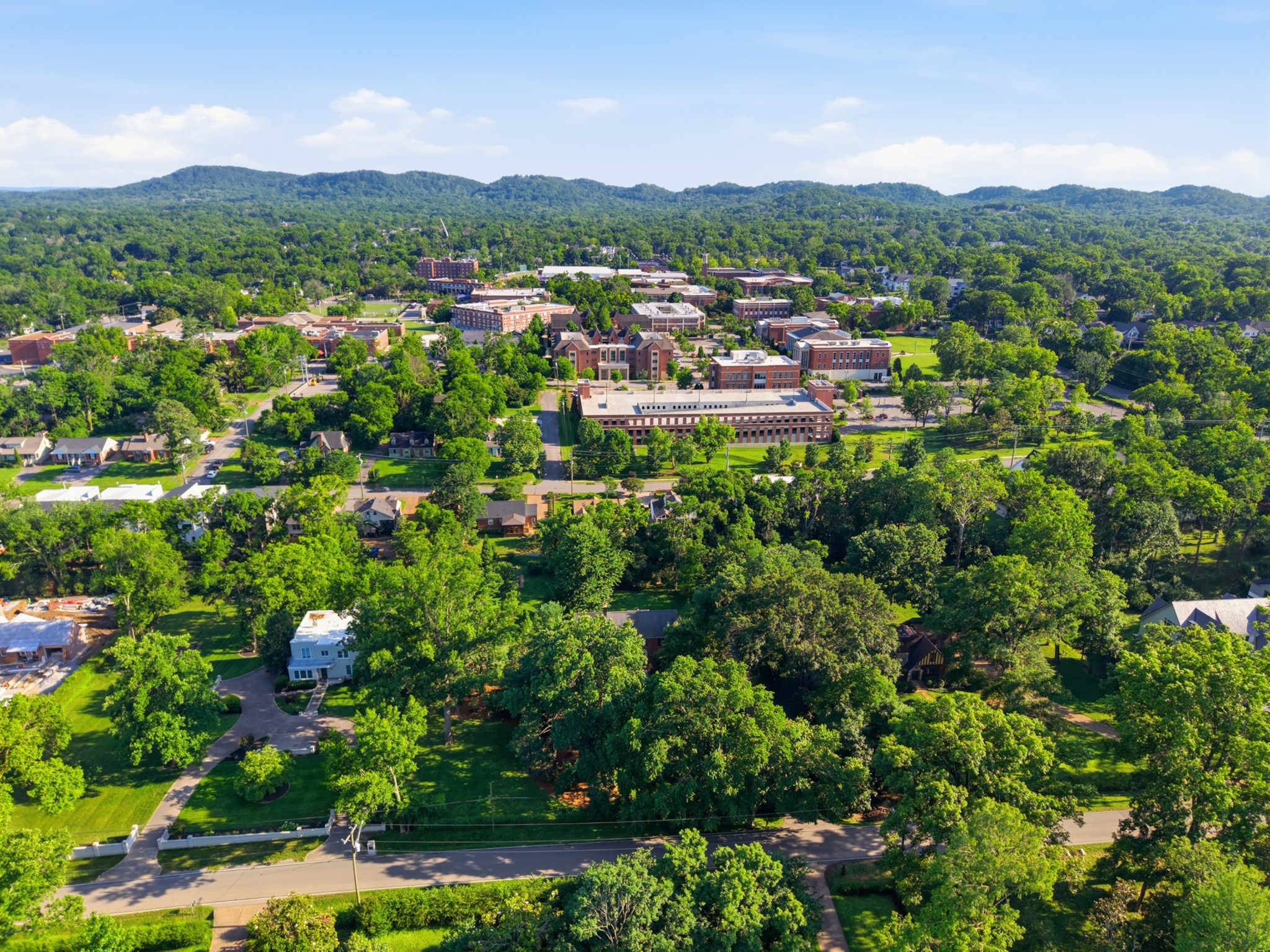 1419 Graybar Ln, Nashville, TN 37215
