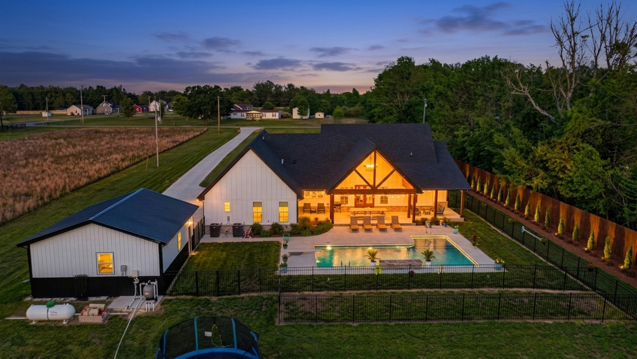 879 Mount Vernon Rd, Bethpage, TN 37022