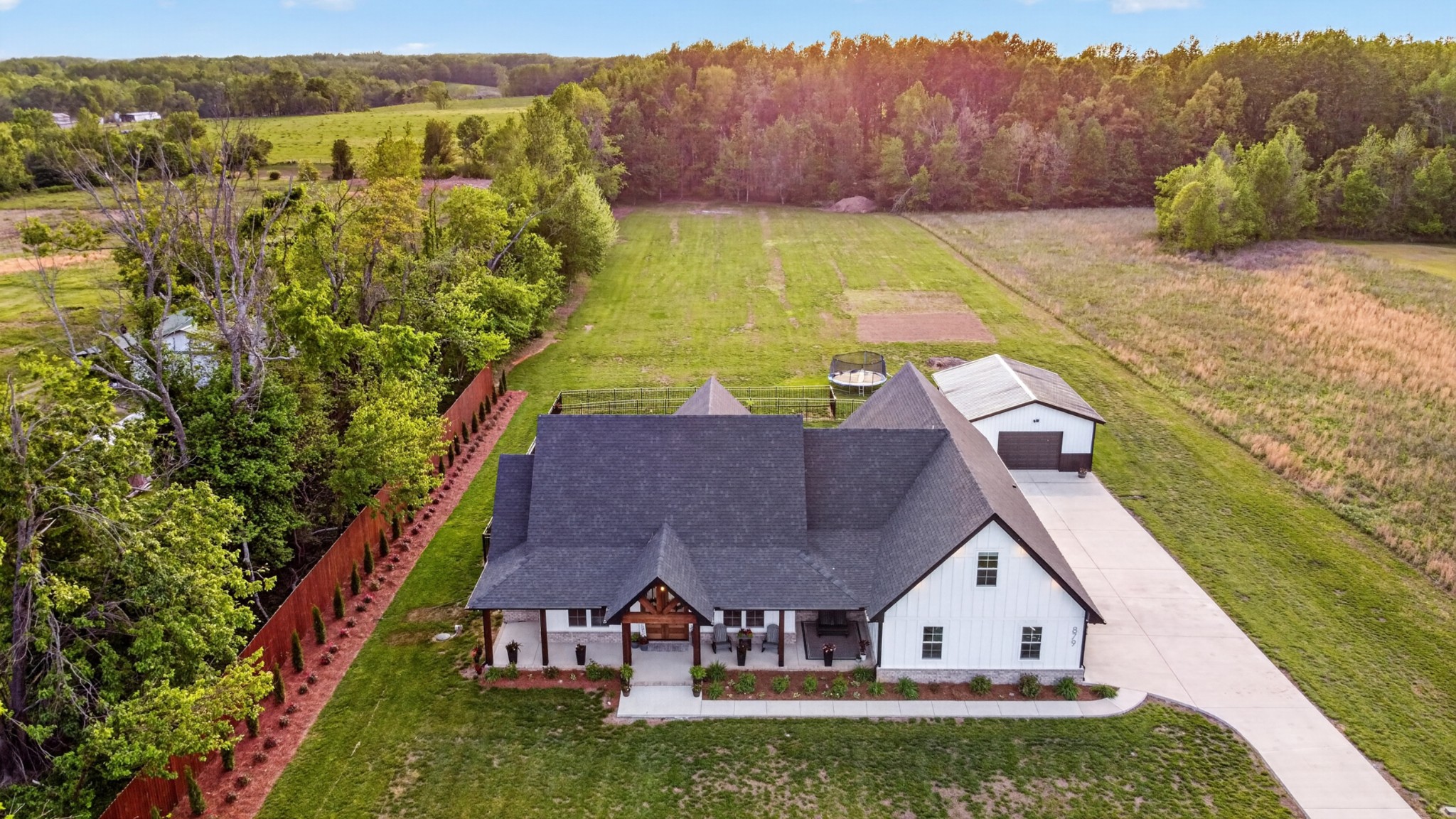 879 Mount Vernon Rd, Bethpage, TN 37022