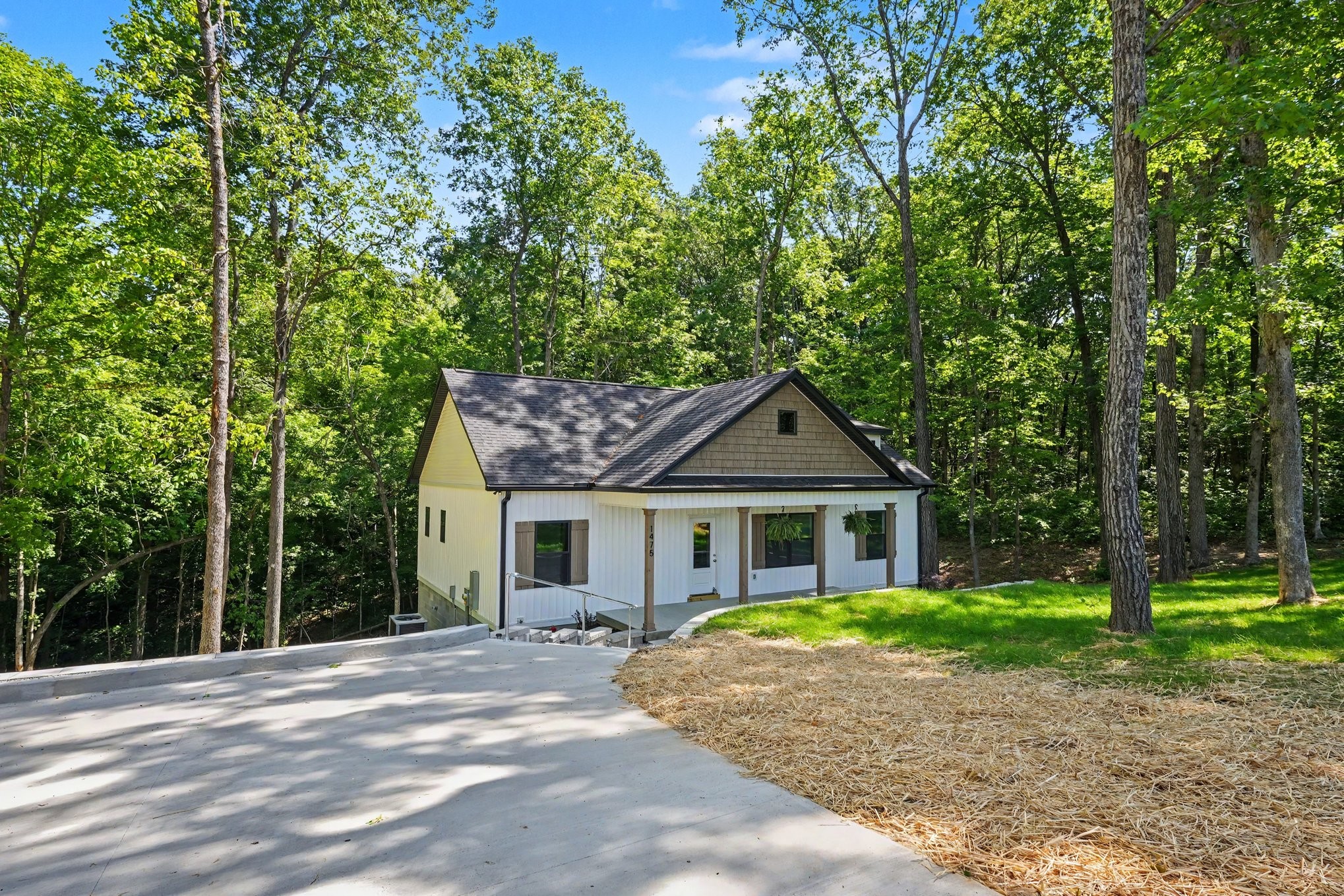 1475 Spann Rd, Charlotte, TN 37036