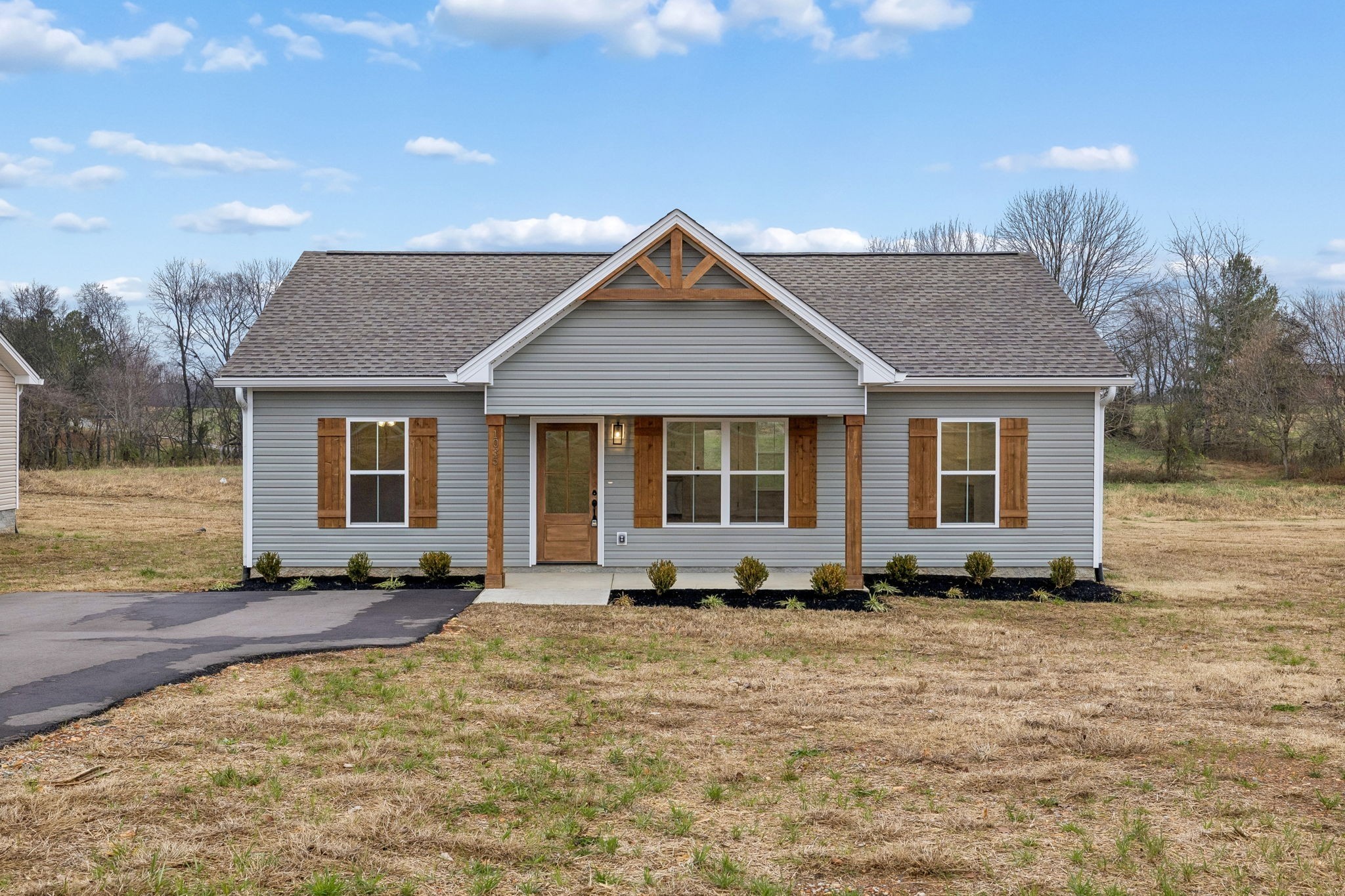 1035 Landing Ln, Adams, TN 37010