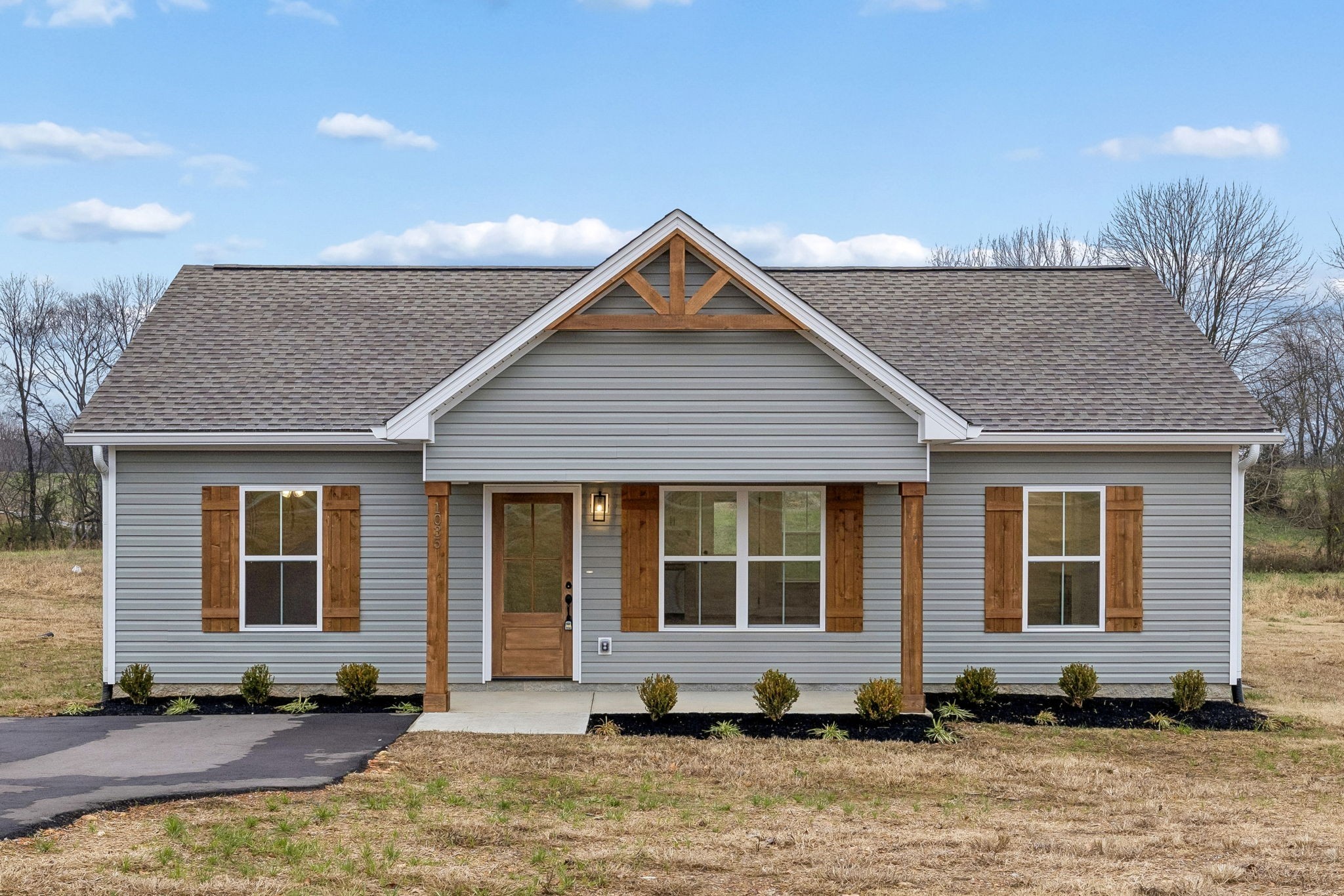 1035 Landing Ln, Adams, TN 37010