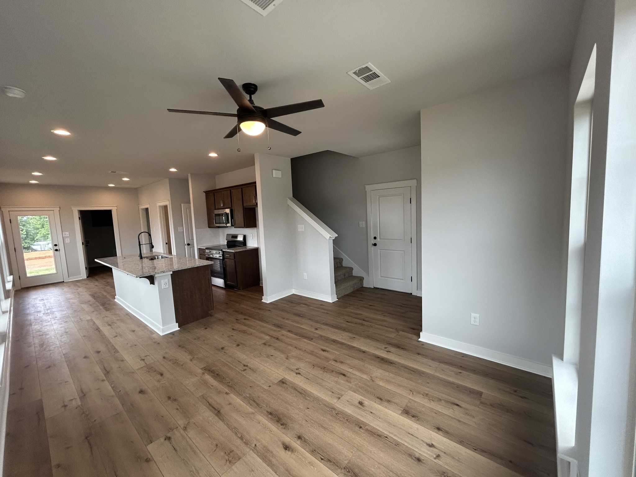 105 Florence Cv, Burns, TN 37029