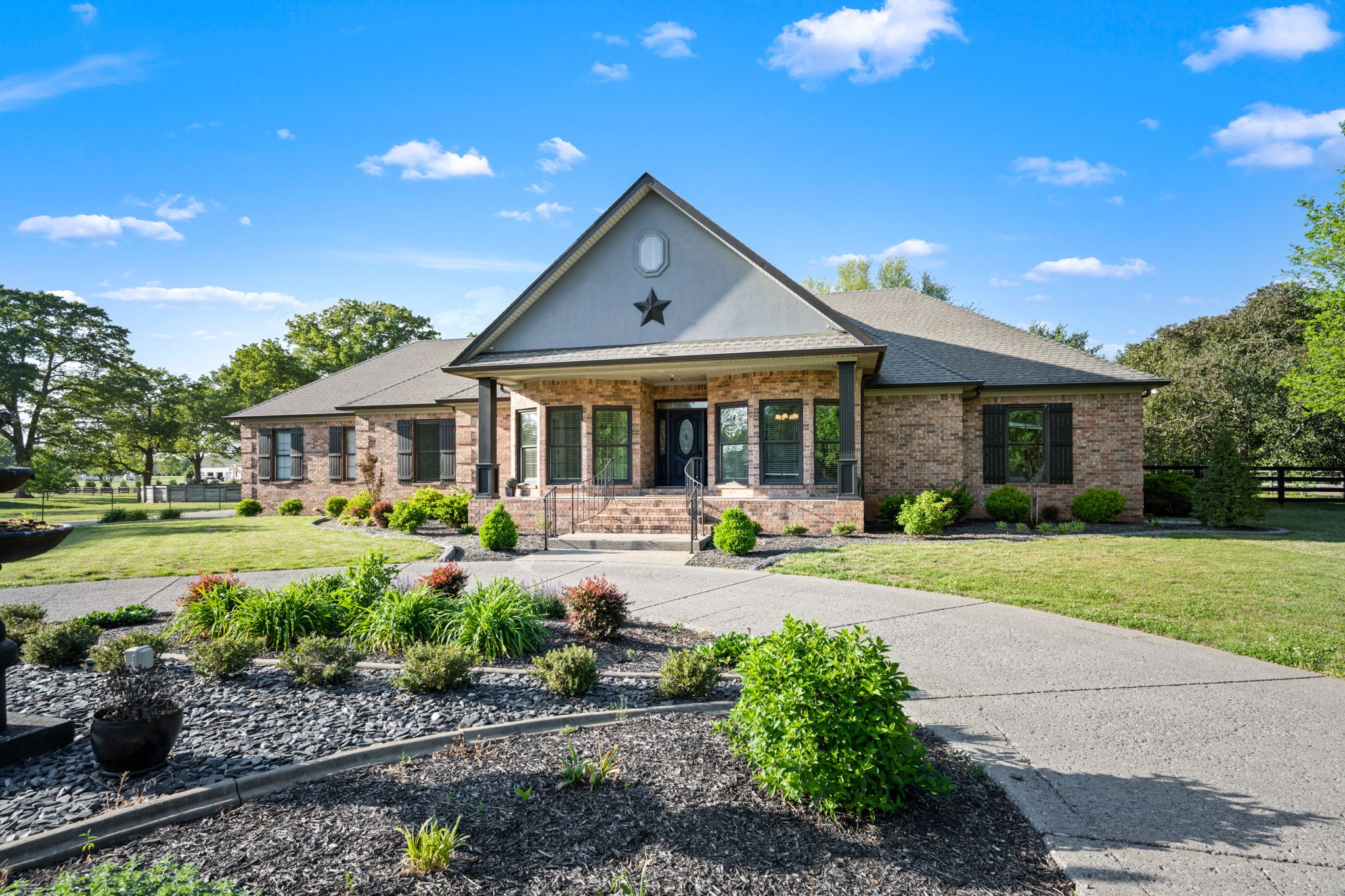 2003 Irby Ln, Murfreesboro, TN 37127
