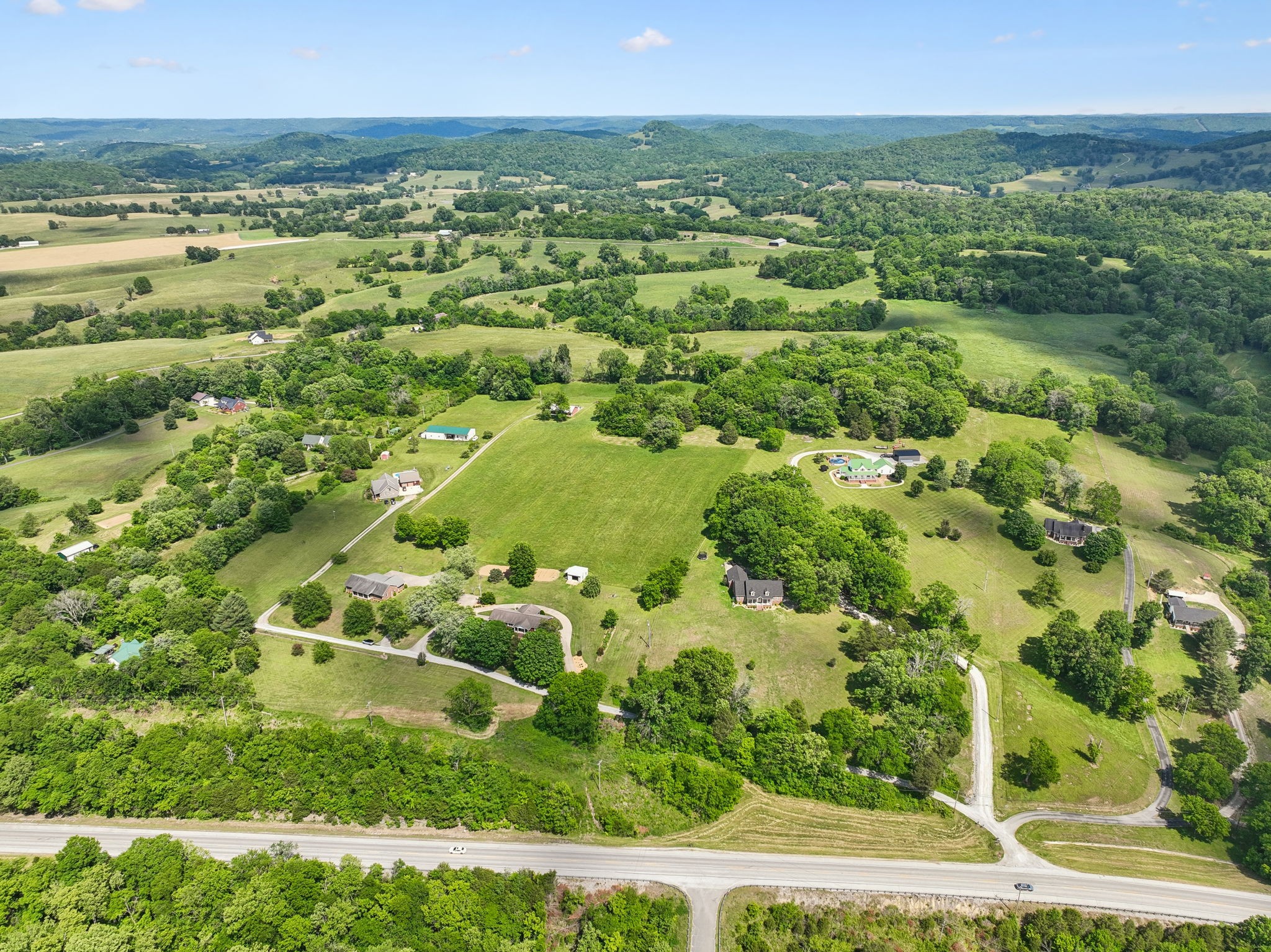12 Charles Apple Ln, Brush Creek, TN 38547