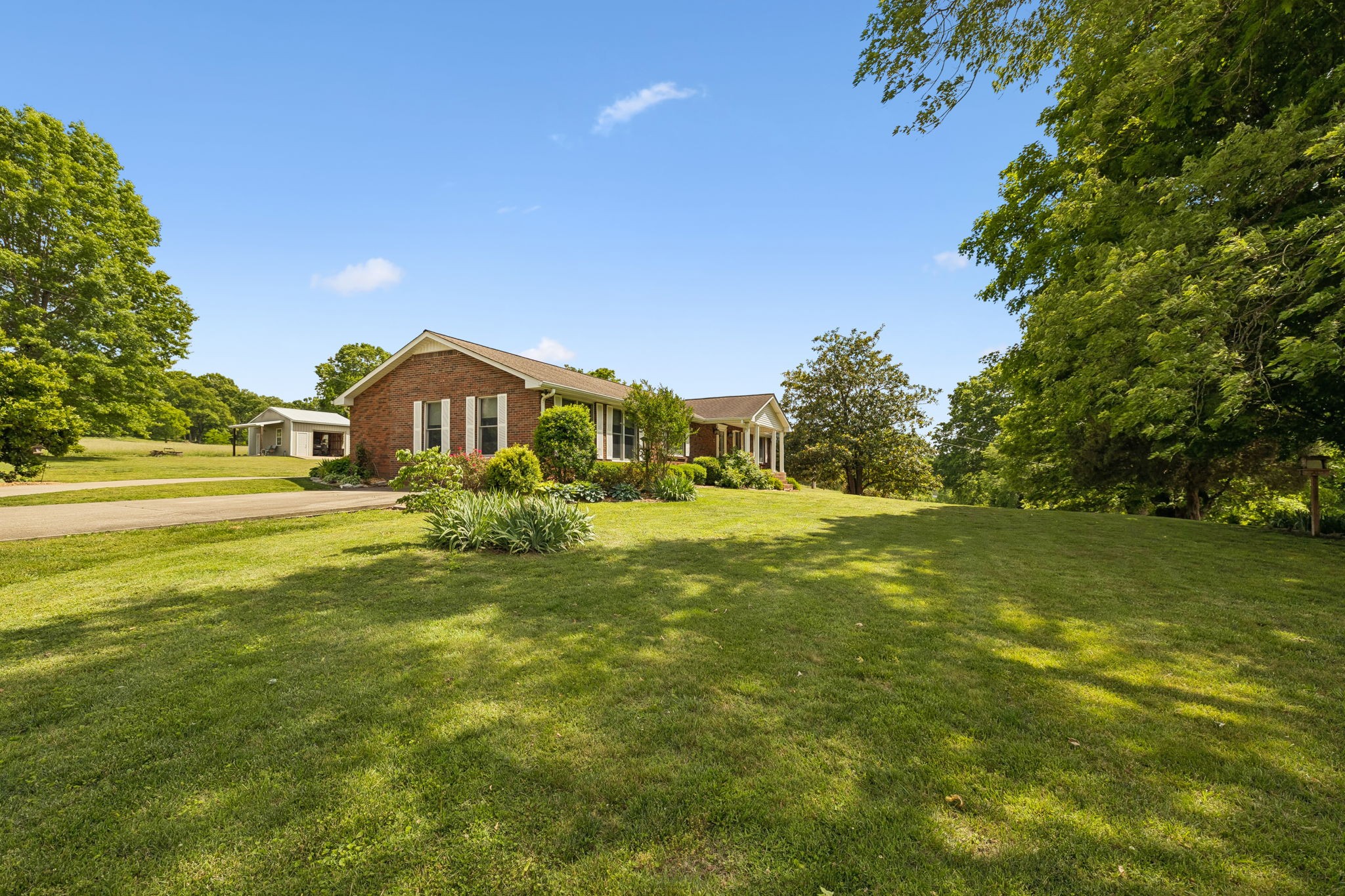 12 Charles Apple Ln, Brush Creek, TN 38547