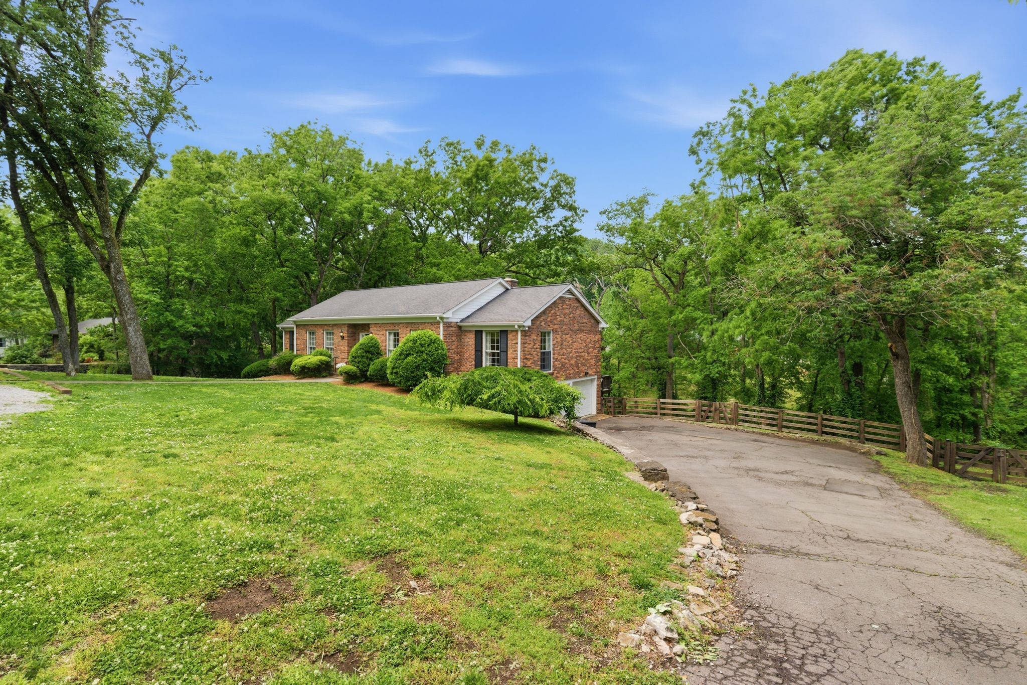 5802 Vine Ridge Dr, Nashville, TN 37205