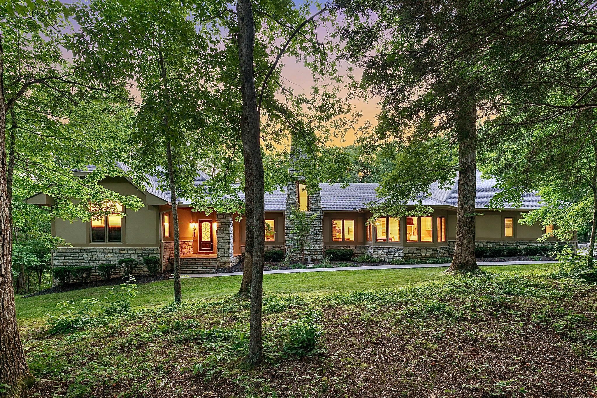 1003 Champion Hills Dr, Kingston Springs, TN 37082