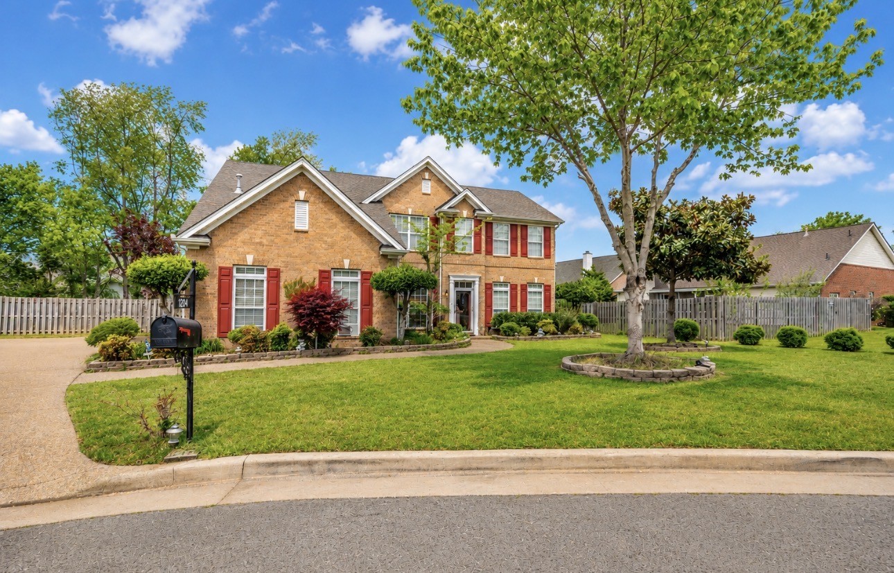 1204 Misty Glen Ct, Old Hickory, TN 37138