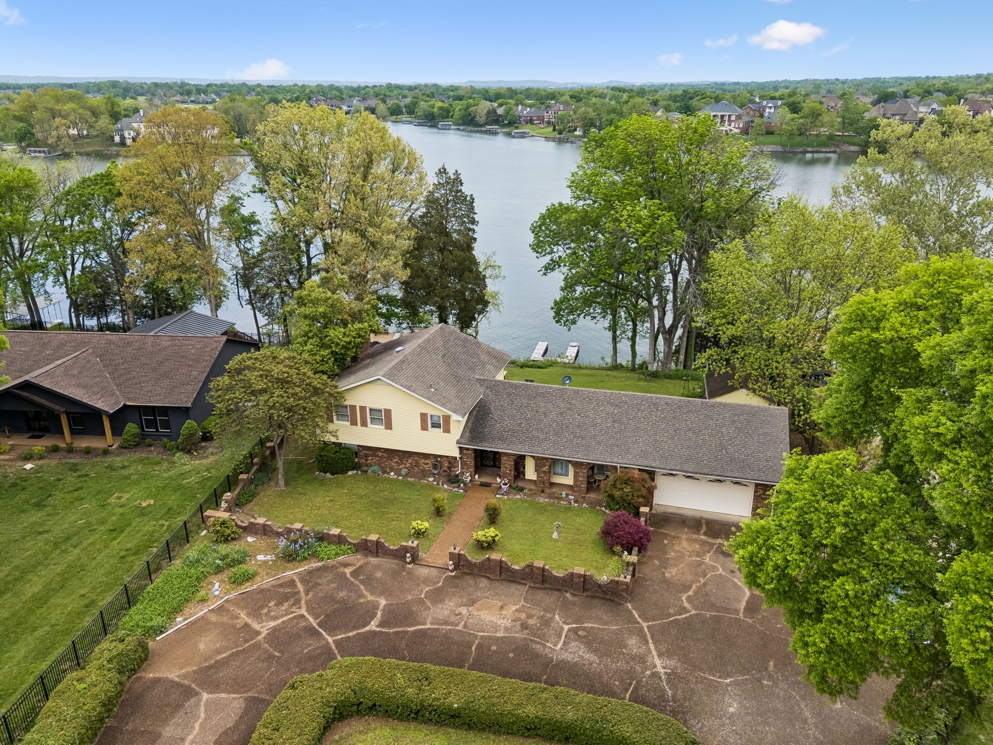 1451 Dickerson Bay Dr, Gallatin, TN 37066