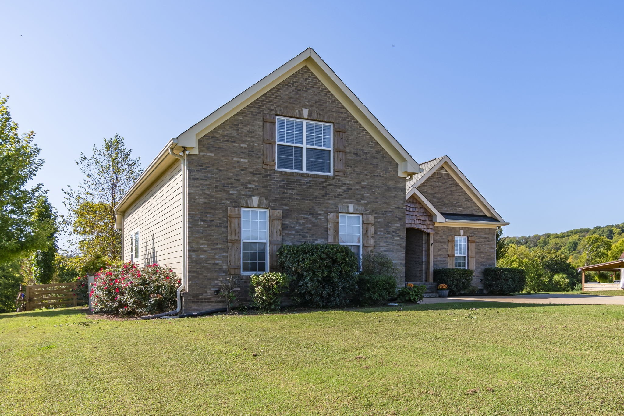 1851 Lochlann Dr, Culleoka, TN 38451