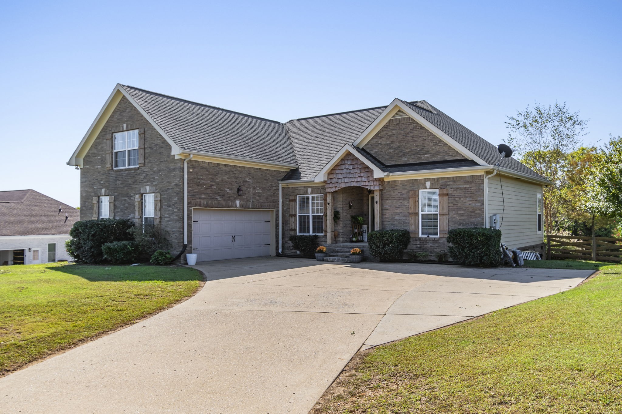1851 Lochlann Dr, Culleoka, TN 38451